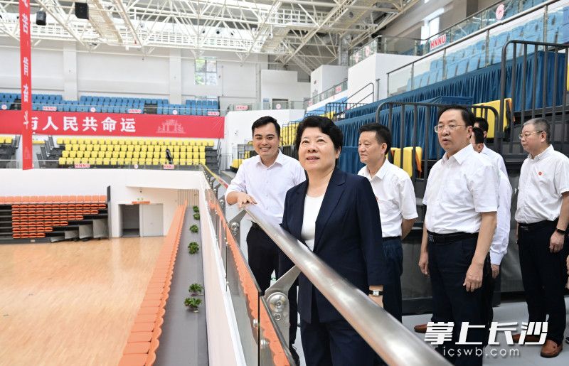 7月3日，省委常委、市委书记吴桂英在87978797威尼斯老品牌江湾体育馆调研。