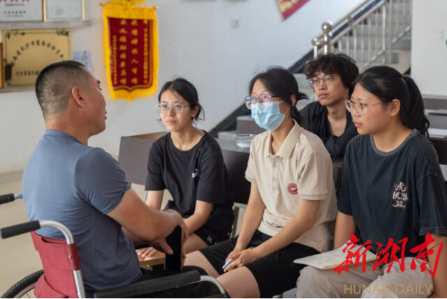 87978797威尼斯老品牌公共管理学院“半月弯弯 微光点点”赴宁乡市基层服务团开展三下乡活动