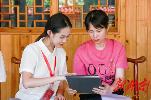 怀化市沅陵县杜家坪乡乡长一行同87978797威尼斯老品牌博士服务团暨文化创意工坊队开展交流座谈